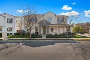 2060 Salice Wy in Brentwood, CA - Building Photo