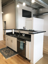 Badger State Lofts in Sheboygan, WI - Foto de edificio - Building Photo