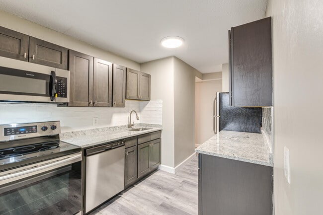 The Harrison Somerset Apartment Homes in Somerset, NJ - Foto de edificio - Building Photo
