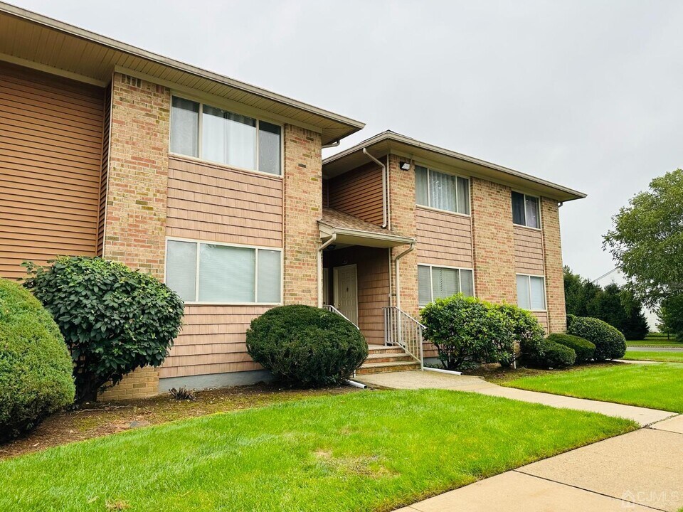401 Cynthia Ct in Princeton, NJ - Building Photo