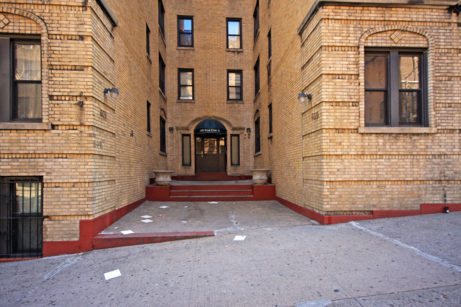 609-611 W 151st St in New York, NY - Foto de edificio - Building Photo