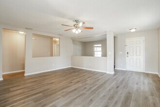 9726 Hazel Lake Dr in Jacksonville, FL - Building Photo - Building Photo