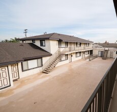 Broadway Apartments in Hawthorne, CA - Building Photo - Building Photo