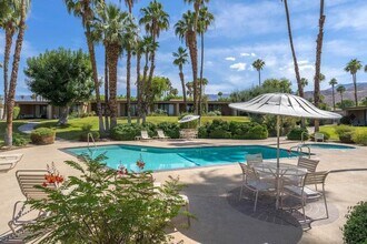 47900 Oasis Ct, Unit Spacious with Mtn Views in Palm Desert, CA - Building Photo - Building Photo