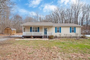 1422 Wesley Rd in Bon Aqua, TN - Building Photo