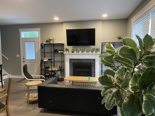 1801 Hallen Ave in Nanaimo, BC - Building Photo - Building Photo