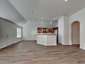 924 Mesa Vista Dr in Crowley, TX - Foto de edificio - Building Photo