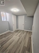 28 Crossmore Cres in Cambridge, ON - Building Photo - Building Photo