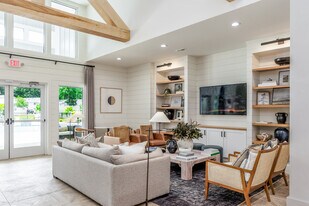 Four Seasons in Yorktown, VA - Building Photo