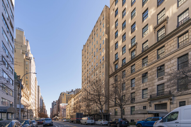 4 E 72nd St in New York, NY - Building Photo - Building Photo