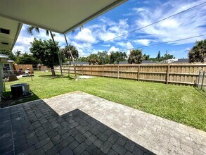 3531 Burma Ct in West Palm Beach, FL - Foto de edificio - Building Photo