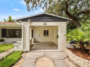 1381 Canterbury Rd in Winter Park, FL - Foto de edificio - Building Photo
