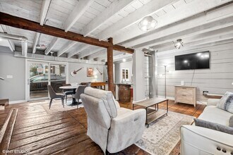 2404 Ridge Ave in Evanston, IL - Building Photo - Building Photo