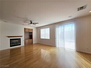 7423 Coyote Cave Ave in Las Vegas, NV - Building Photo - Building Photo