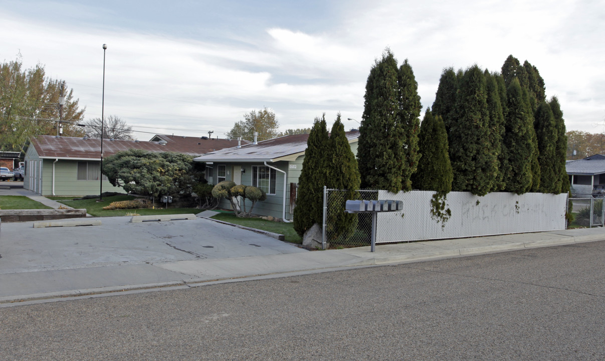 1715-1719 Willow St in Caldwell, ID - Foto de edificio