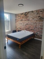 4823 Saint-Urbain Rue in Montréal, QC - Building Photo