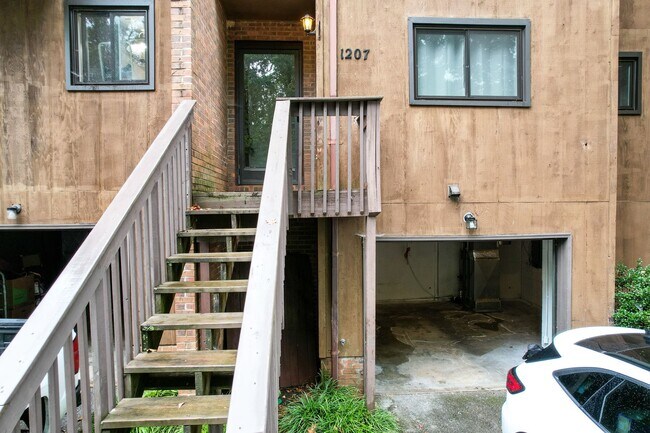 1207 Timbers Ln in Greeneville, TN - Foto de edificio - Building Photo