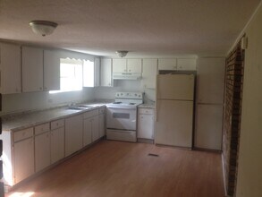 3301 Diana Dr in Zephyrhills, FL - Foto de edificio - Building Photo