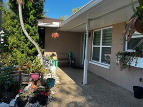 310 15th Ave SW in Largo, FL - Foto de edificio - Building Photo