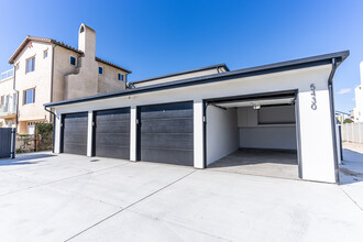 5430 Driftwood St, Unit 2 in Oxnard, CA - Foto de edificio - Building Photo