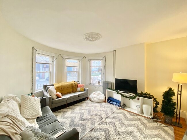 96 Calumet St, Unit 1 in Boston, MA - Building Photo - Building Photo