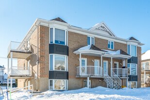 6102 Chopin St in Lévis, QC - Building Photo
