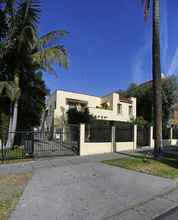 237 S Berendo St in Los Angeles, CA - Building Photo - Building Photo