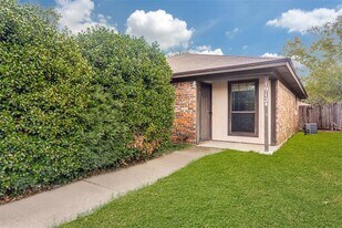 1913 San Rafael St in Fort Worth, TX - Building Photo