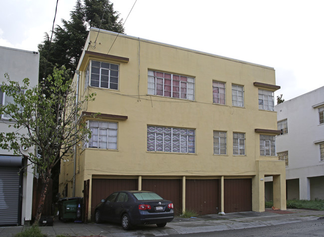 5922 Camden St in Oakland, CA - Building Photo - Building Photo