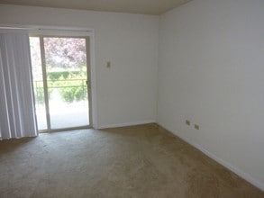 250 Little St-Unit -#D101 & D304 in Athens, GA - Building Photo - Building Photo