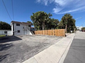 302 N Tamarind Ave in West Palm Beach, FL - Foto de edificio - Building Photo