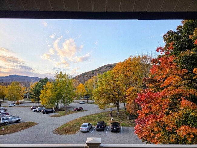36 Lodge Rd, Unit A 301 in Lincoln, NH - Foto de edificio - Building Photo