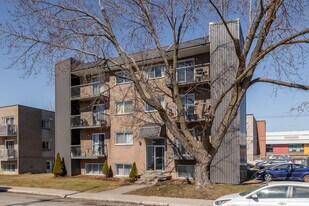 455 Robin Boul in Laval, QC - Building Photo