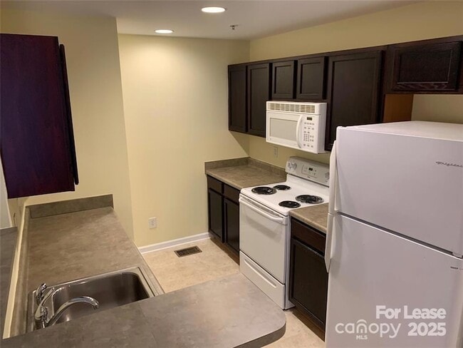 620 Raphael Place, Unit 620 in Charlotte, NC - Building Photo - Building Photo