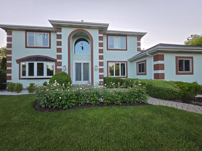 25805 N Arrowhead Dr in Mundelein, IL - Building Photo - Building Photo