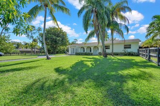 8392 Pinto Dr in Wellington, FL - Building Photo - Building Photo