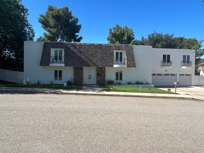 property at 16608 Park Lane Cir
