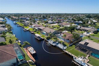 2633 SE 19th Pl in Cape Coral, FL - Building Photo - Building Photo