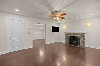 8057 W Glen Rd in Norfolk, VA - Building Photo - Building Photo