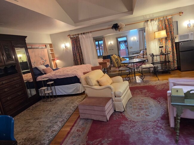 1524 Brawne Ave NW, Unit Studio