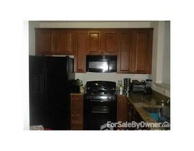 802 Edison Glen Terrace in Edison, NJ - Building Photo - Building Photo