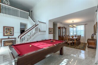 1055 Cedar Falls Dr in Weston, FL - Building Photo - Building Photo