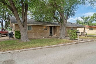105 Delmar Ln in Del Rio, TX - Building Photo - Building Photo