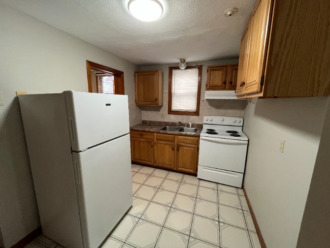 28 Clay St in Central Falls, RI - Building Photo - Building Photo