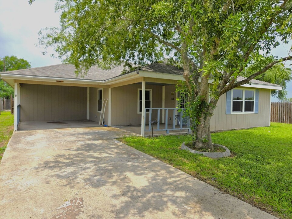 3818 Waterfall St in Mercedes, TX - Building Photo