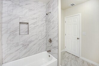 10709 Sherman Pl in Sun Valley, CA - Building Photo - Building Photo