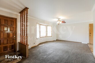 8304 Hunter, Unit 2 in Raytown, MO - Building Photo - Building Photo