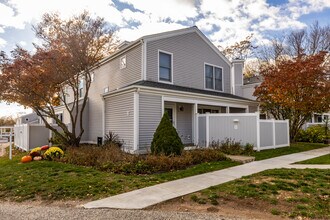 Olde Towne Landing in East Haven, CT - Building Photo - Building Photo