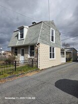 15 N Richmond St in Fleetwood, PA - Building Photo