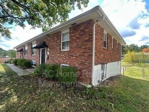 710 NW Mock Ave in Blue Springs, MO - Building Photo - Building Photo